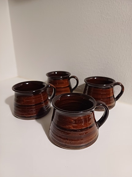 Ruskeat kahvikupit / mukit 4 kpl (Savitorppa)