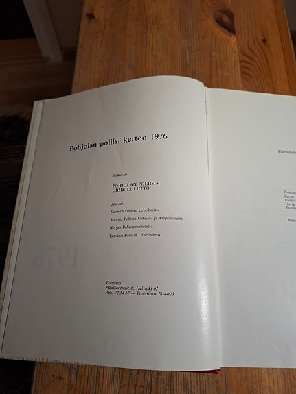 Poliisi kertoo 1976 kirja