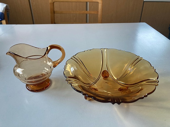 Karhulan lasi kulho ja kermakko