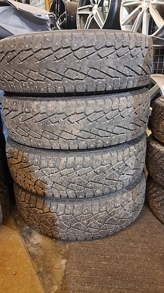 195/75R16C Nokian nastarenkaat 4kpl