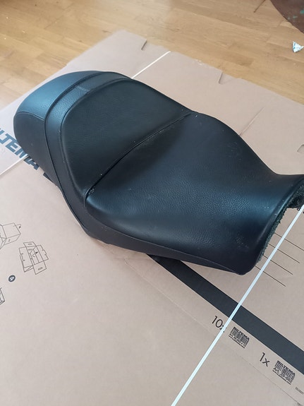 Uusi Corbin satula Triumph Thunderbird.