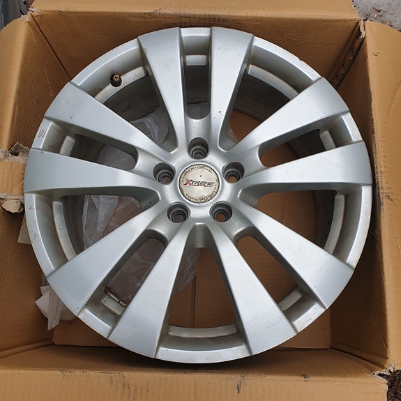 Mercedes 5x112 jaolla olevat 18" aluvanteet.