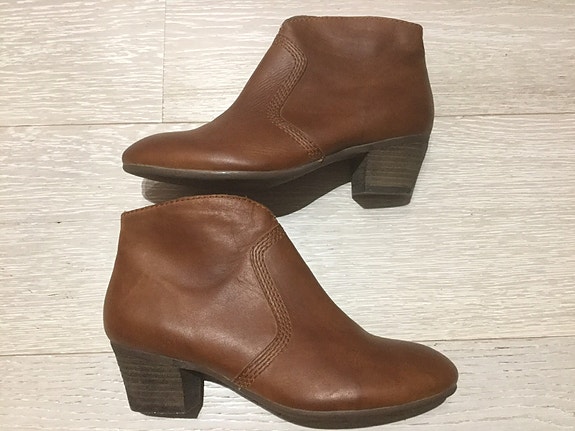 Clarks 3 1/2 (35,5- 36) nilkkurit konjakinruskea nahkaa ruskea naisten kengät