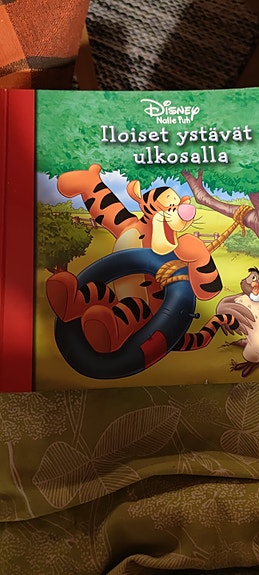 Disney Nalle Puh ja iloiset ystävät ulkosalla