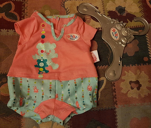 Baby bornin vaate ja henkari