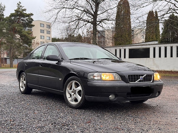 Volvo S60 D5 -02vm. Myydään osina