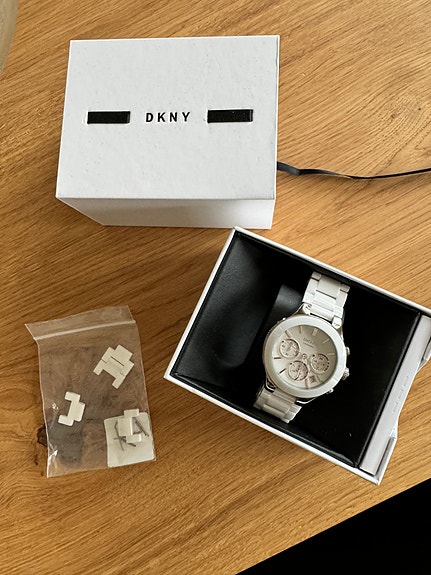 DKNY uusi valkoinen rannekello.