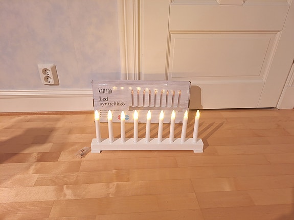 LED kynttelikkö patterikäyttöinen