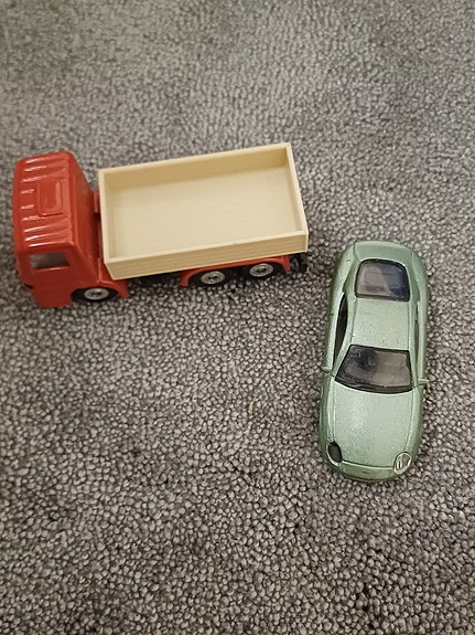 Kuormaauto ja henkilöauto