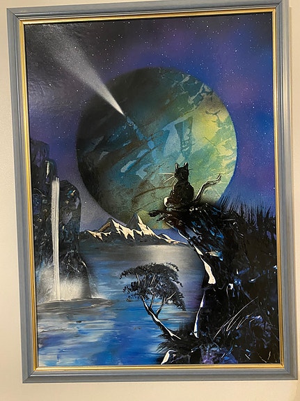 Kissa taulu kehyksillä