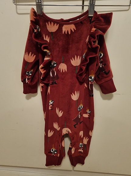 Kerran pidetty ja uudenpehmeä muumin velour asu