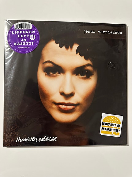 Jenni Vartiainen Ihmisten edessä VIOLETTI