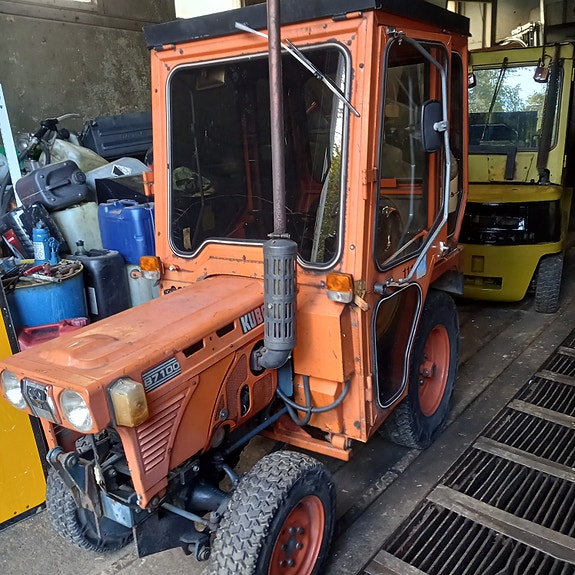 Kubota B7100 4x4