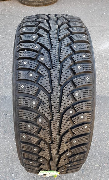 225/40 R18" NOKIAN