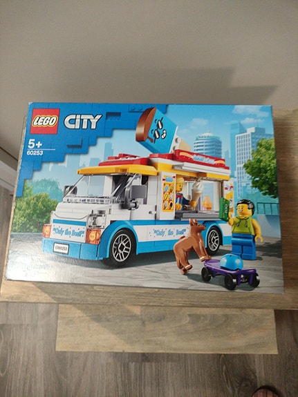 Lego jäätelöauto