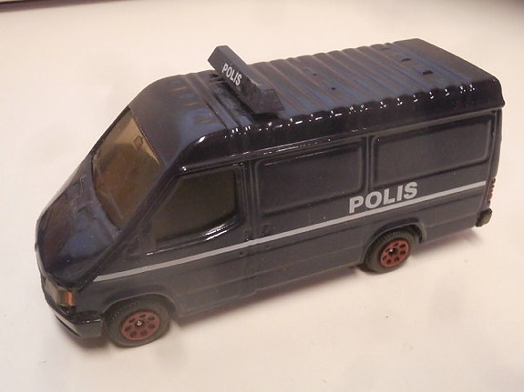 Pienoismalli  8. Tummansininen poliisiauto, Ford Transit van