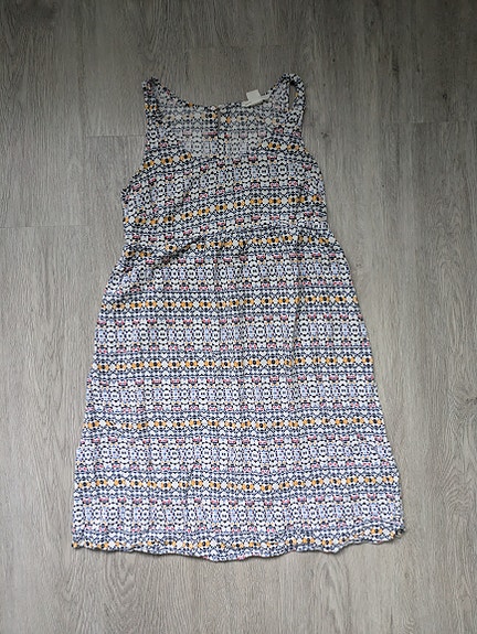 Äitiysmekko, S