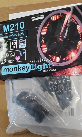 Monkey Light M210 värikäs ja kuviollinen pyöränvalo vanteelle