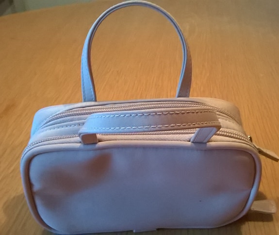 Pieni käsilaukku 18x10x7 (H&M)
