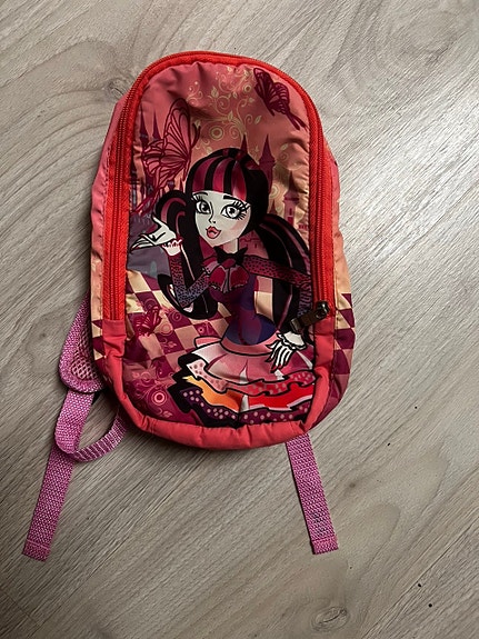 Pieni monster high reppu
