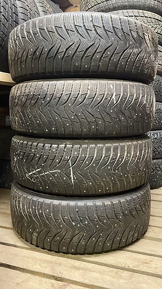 225/65R17 106T Kumho WinterCraft SUV Ice WS31 Käytetty nastarengas 6-6,5m DOT-17