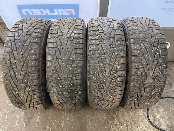 225/60R17 Nokian nastarenkaat
