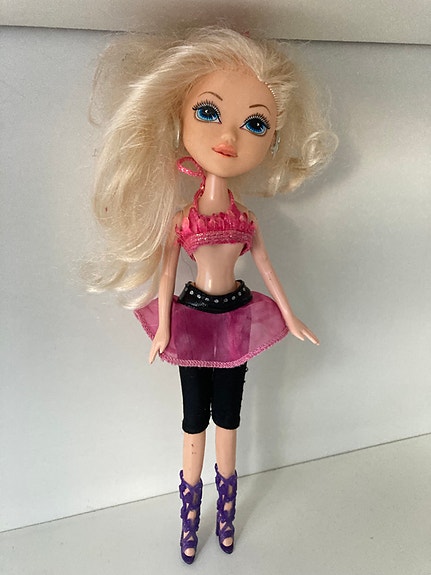 Bratz Lasten Nukke Vaaleat Hiukset Pinkki Musta Asu