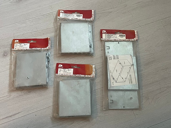 Pisla HTT 113/5 130x130 nokiluukun muurauskehys, 3 kpl + 1 isompi HTT 114