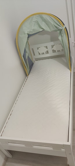 Toddler bed + mattress + tent