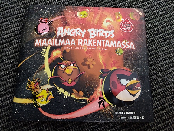 Angry Birds Maailmaa rakentamassa