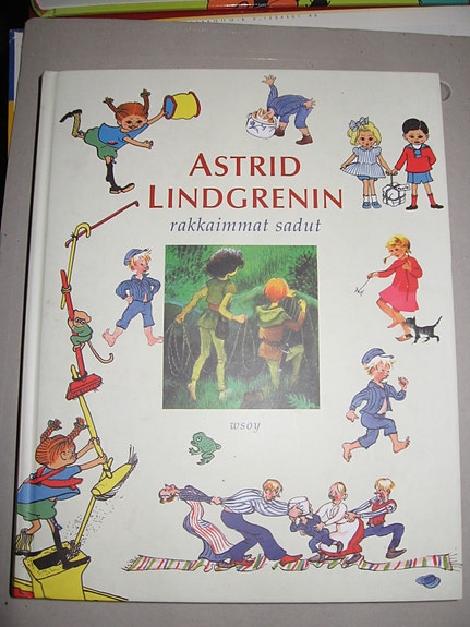 Astrid Lindgrenin rakkaimmat sadut (WSOY 2002, Juva, 346 sivua)