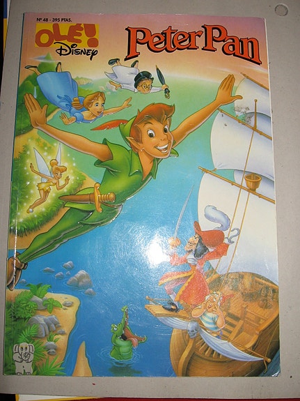 Espanjankieliset Disneyn sarjakuvakirjat Peter Pan ja Pocahontas