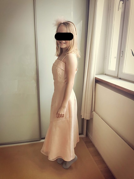 Juhlamekko/tanssiaispuku 32
