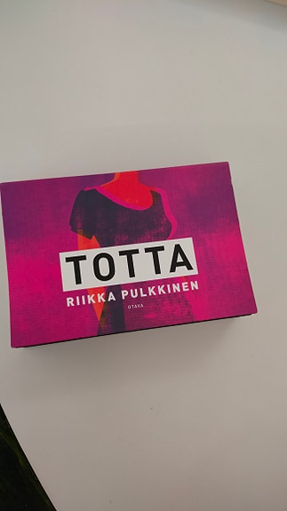 Riikka Pulkkinen Totta MIDI kirja