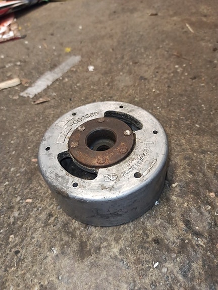 Suzuki A100 vauhtipyörä