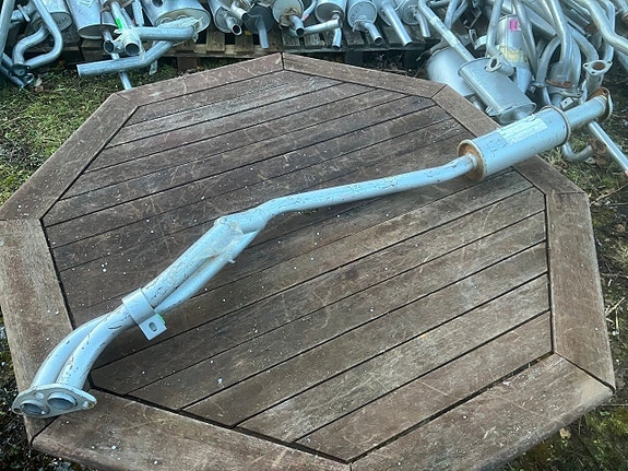 Toyota Corolla KE30/KE35/KE36 1.2 Etuputki 8/74-7/79