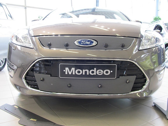 Maskisuoja Ford Mondeo vm. 2010-2012