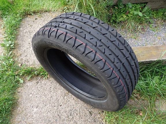 Uudet pinnoitetut 185/55R15 kesärenkaat rahteineen