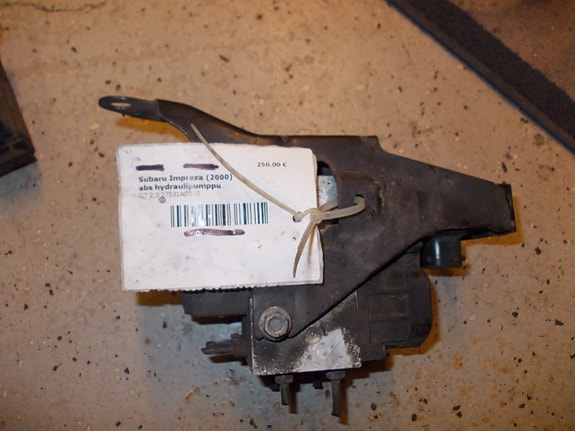 Subaru impreza 2000 abs hydraulipumppu gt 2,0