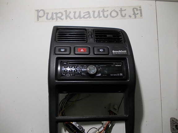 Nissan almera 1999 keskikonsolin paneeli