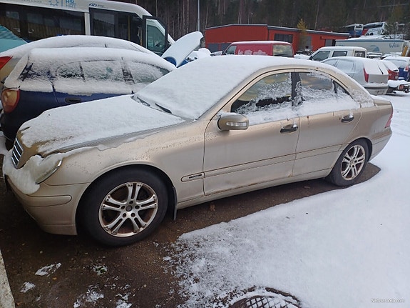 Mercedes-Benz C180 2.0 bensiini manuaali