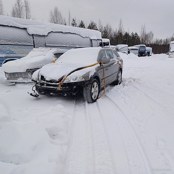 Skoda Octavia Scout 4x4 1.8TSI manuaali