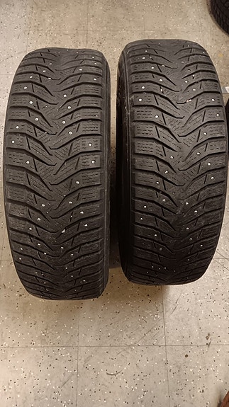 215/70R16 Kumho talvirenkaita 2 kpl