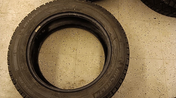 215/60R17C Michelin Agilis x-Ice North 1kpl