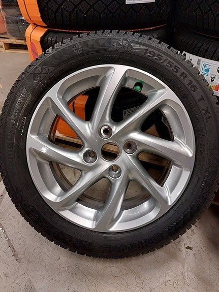 Opel Corsa F 16" + 195/55R16 Continental kitka