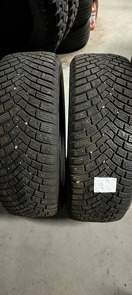 2kpl 235/55R19 Continental nastarenkaat