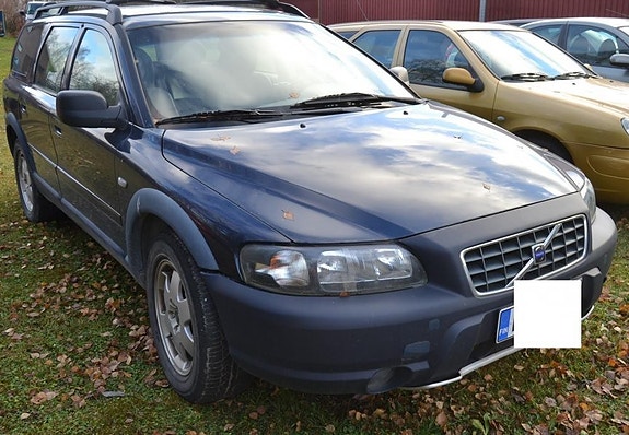 Volvo XC70 2.4 bensa -01 varaosia