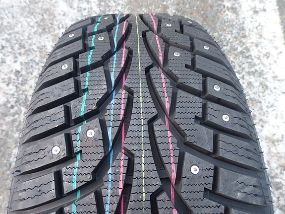 Uudet Nankang 225/55R16 nastarenkaat rahteineen