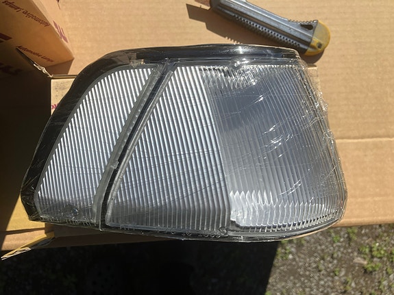 Toyota Corolla FX E8 Oikea Etuparkki 85-87