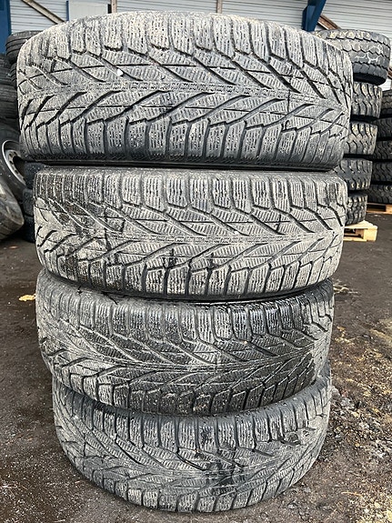 235/65R17 Nokian Hakkapeliitta R2 SUV